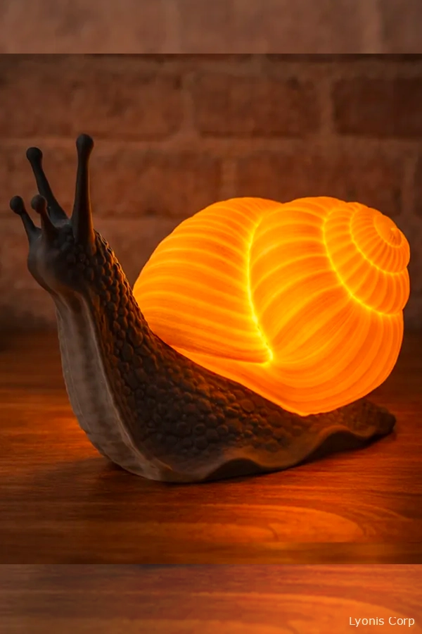 3D-Printed Snail Lamp: Cozy Light Meets Ultra-Realistic Design